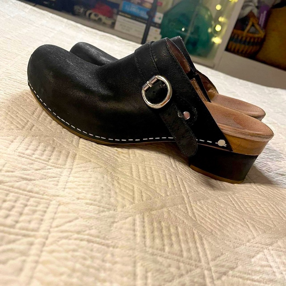 Dansko clogs in black made of real leather and wood!